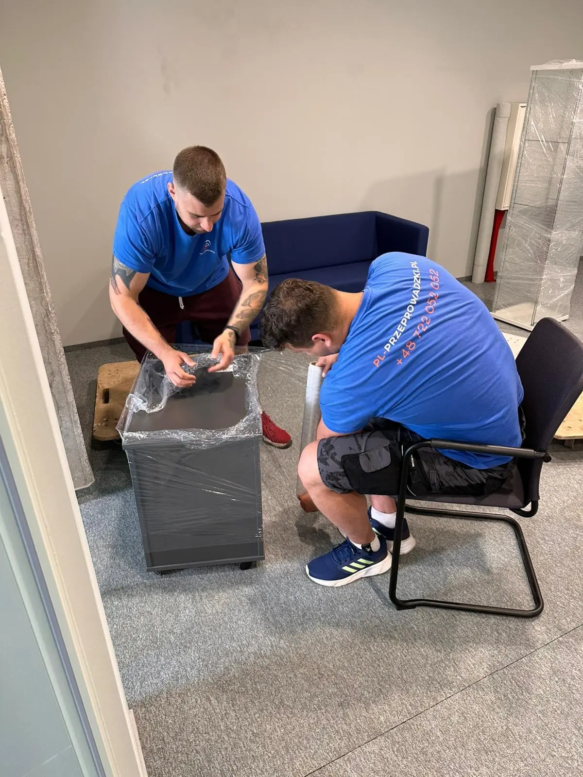 Taksówka bagażowa Warszawa, wynajęcie samochodu dostawczego