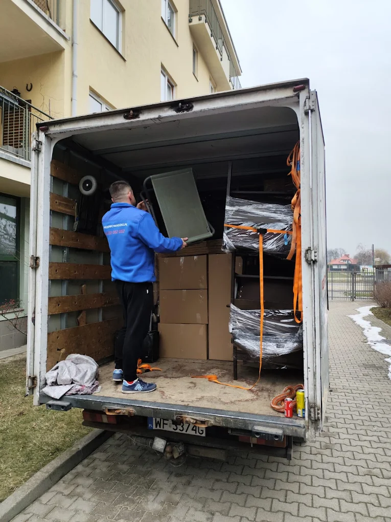 proces wykonania przeprowadzki na życzenie klienta, przeprowadzka do nowego miejsca zamieszkania