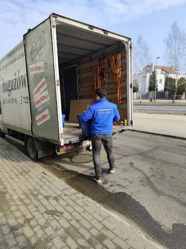 tanie przeprowadzki Warszawa, taxi bagażowe Warszawa, profesjonalne podejście